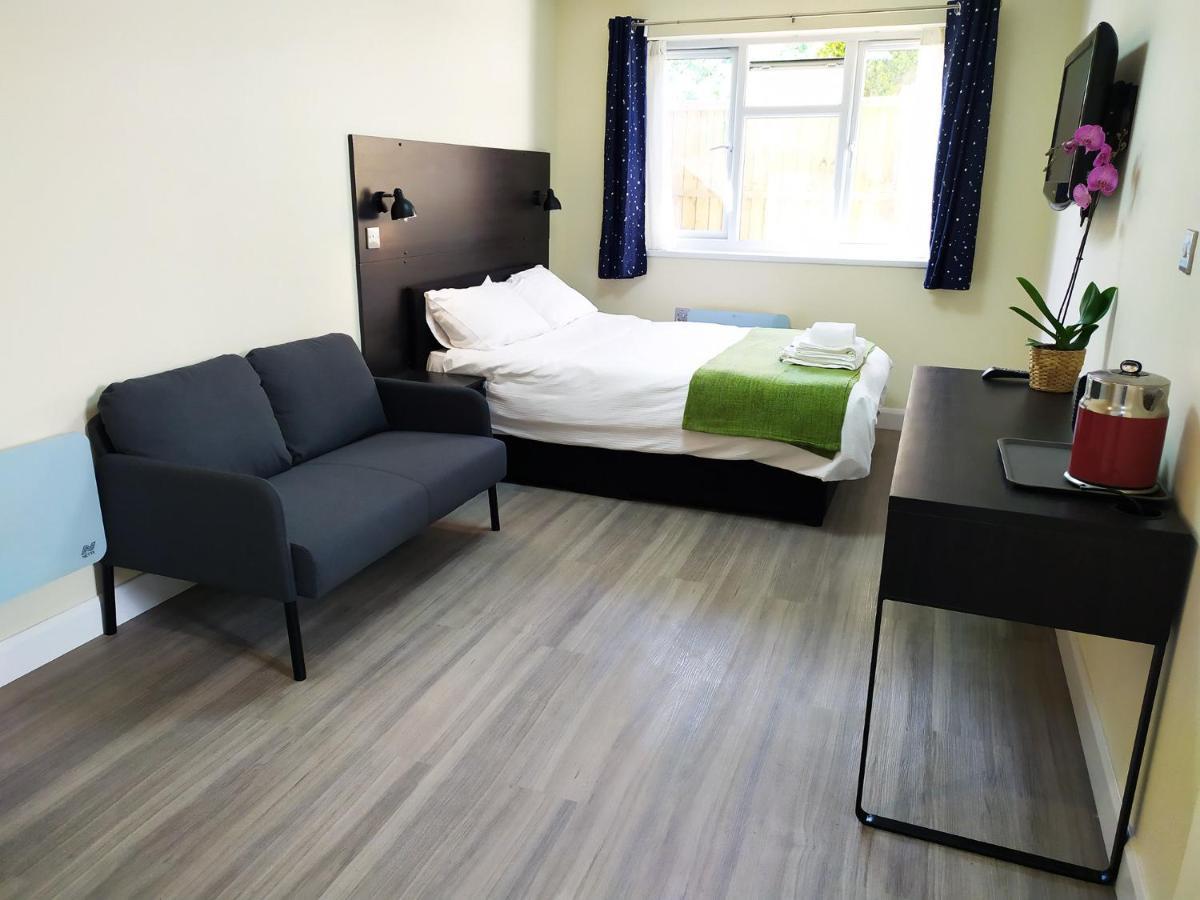 Apartament The Yew - Self Contained One Bed Flat With Parking