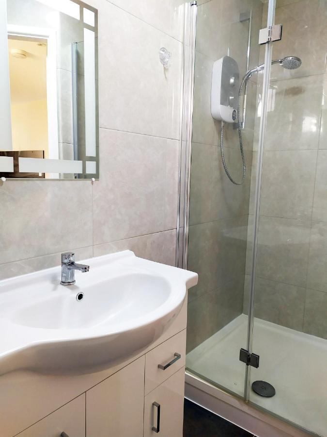 Apartament The Yew - Self Contained One Bed Flat With Parking